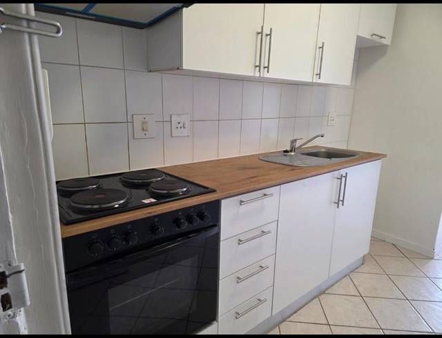1 BEDROOM PROPERTY TO RENT IN BLOUBERG BEACHFRONT